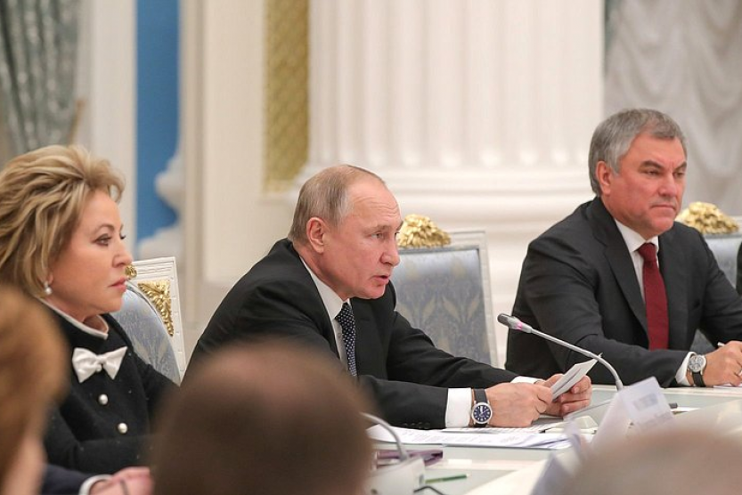 Президент РФ провел встречу с руководством палат Федерального Собрания